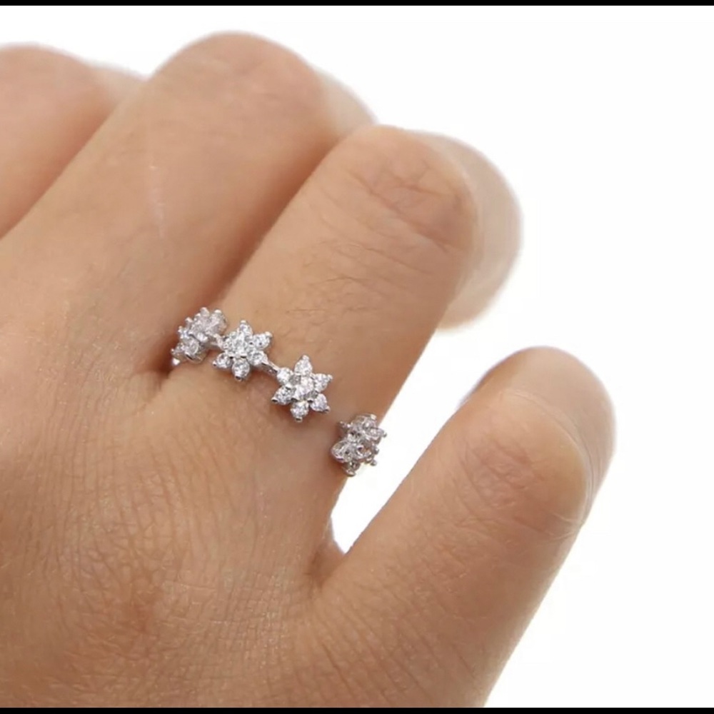 Platinum Plated Cubic Zirconia Flower Ring-NWT